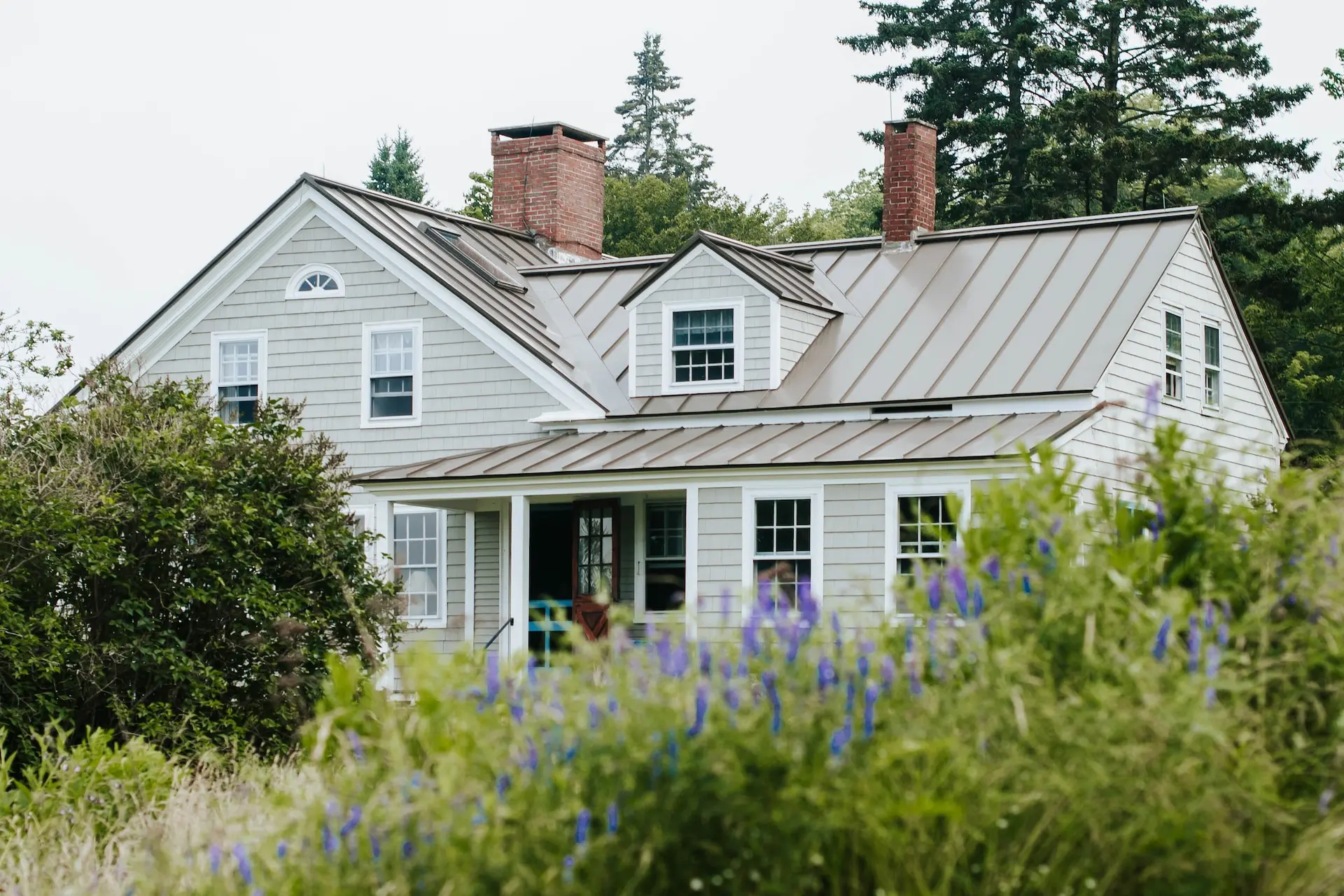 Roofing services banner showcasing our expertise in high-quality installations, repairs, and maintenance.